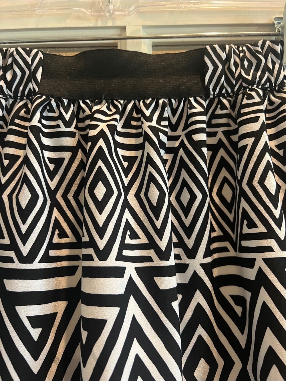 White House Black Market Black & White Geometric Skater Skirt Size Medium - Picture 4 of 7